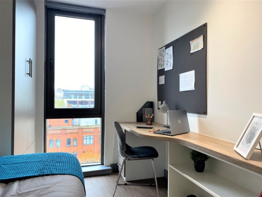 Ensuite bronze - city view (upper floors)