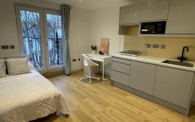 UM-YOLIVING Kingston City Studio 3 - alloggio per studenti a Londra - Studio
