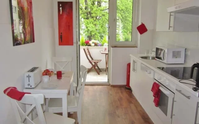 Beautiful quiet full serviced flat - excellent location 2