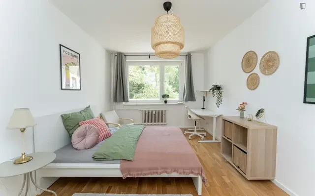 Grand double bedroom in Wedding 1