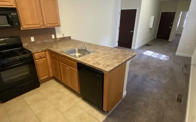 UCA - 3914 Pine Street 1