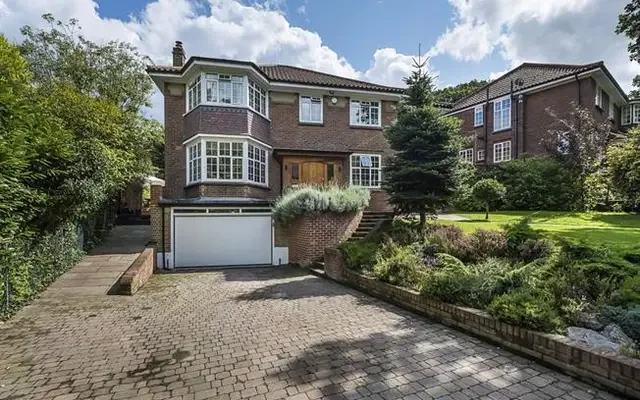 Bathgate Road, London, SW19 5PJ 0
