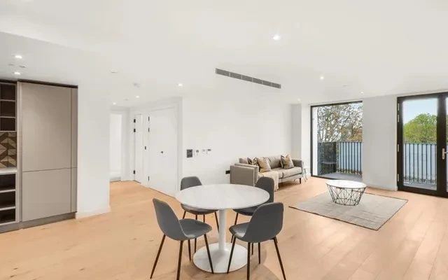 LH-Clarendon Court 1