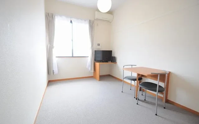 Leopalace Clair Higashikasai 3