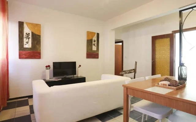 Avenida Oporto, 102 0