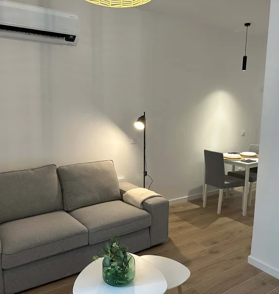 Avenida Bellas Vistas, 9. Local 5 (ONLY STUDENTS)