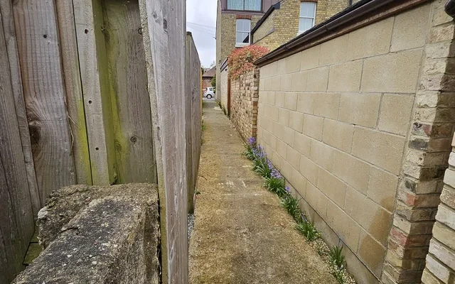 250 Abingdon Rd, Oxford, OX1 4SP 3
