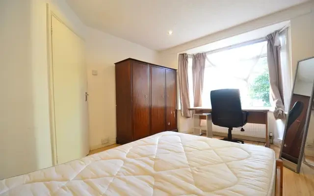Entire Place·4B2B···56 Quinton Road, Harborne 3