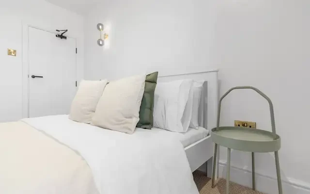 195 Queens Rd 1