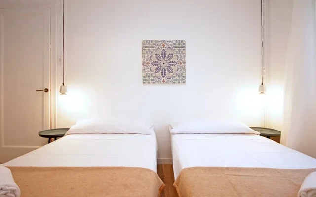 Spacious 4 bedroom apartment right in Eixample, fully equipped 0