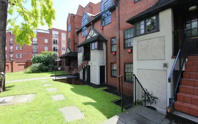apartment in Limehouse 2