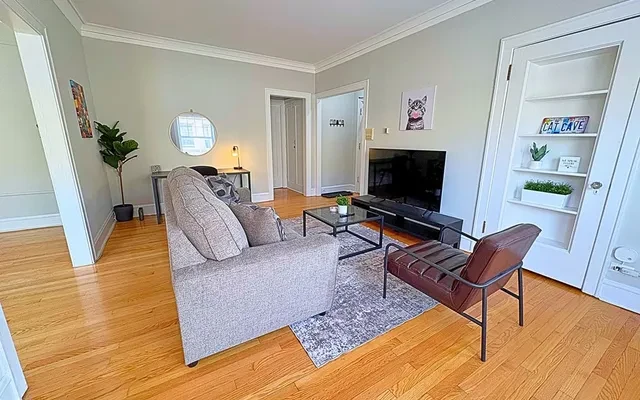 917-925 Hinman Ave 3