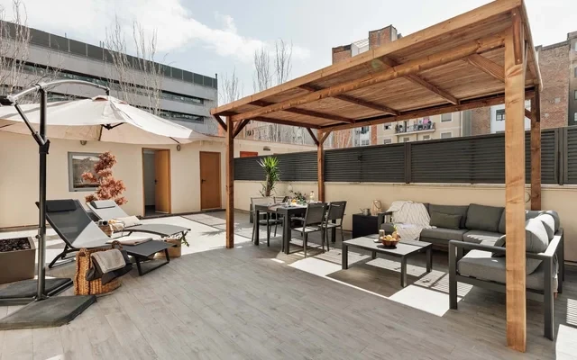 Baru - 2 bedrooms and terrace in Eixample Esquerra 0