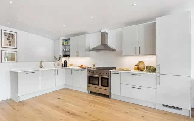 Cheyne Walk, London, SW10 0DG 2