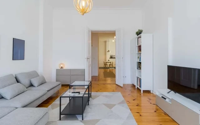 Moderne, geraeumige und helle Zweiraumwohnung mit Balkon 4