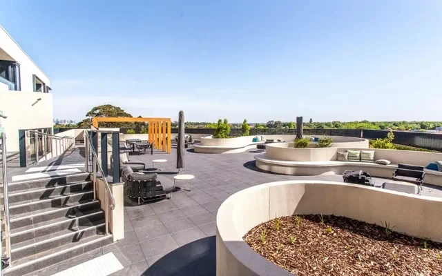 803 Dandenong Road 1