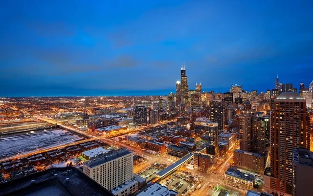 Arrive Michigan Avenue 3