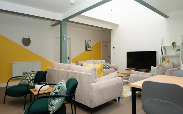 Flat 1, 7 Eileen Grove 2