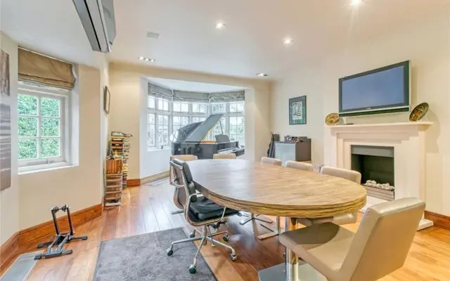 The Bishops Avenue, London, N2 0AP 4
