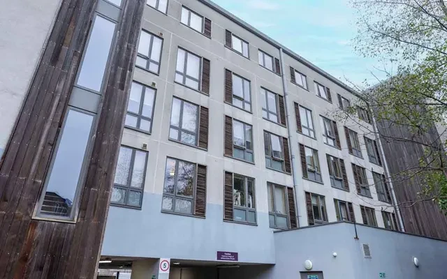 Lit Charles Morton Court - London student accommodation