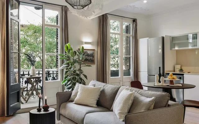 Paestum - Studio and balcony in Eixample Esquerra 3