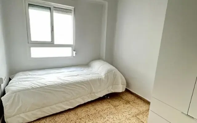 Inviting double bedroom in Burjassot 0