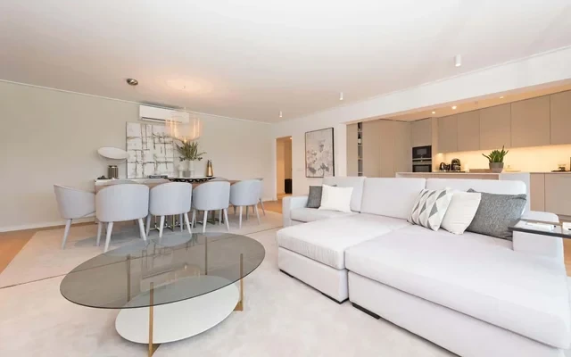 Amazing 3-bedroom Apartment in Avenida Padua, Lisbon (premium location) 0