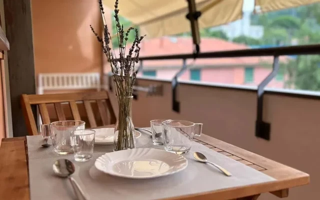 Charming 2-bed flat w/ balcony & parking 1