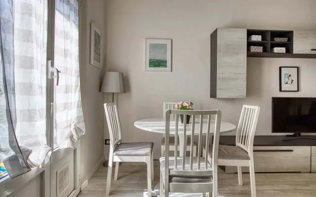 Chic 1-bed flat 2
