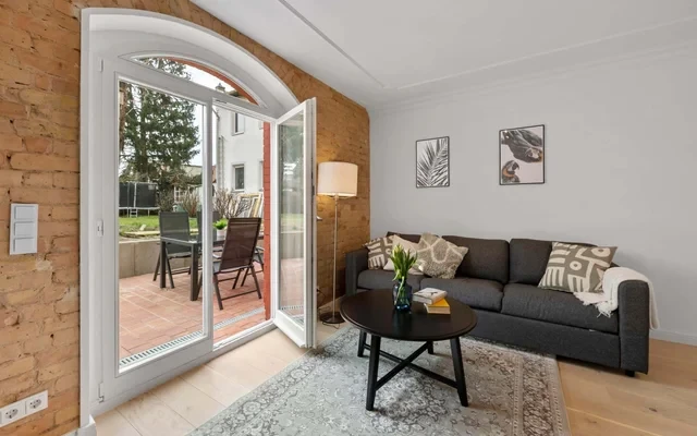 Luxurioese, frisch sanierte, gemutliche 4-Zimmer-Wohnung in einer Grunderzeitvilla (fur Familien geeignet). 1