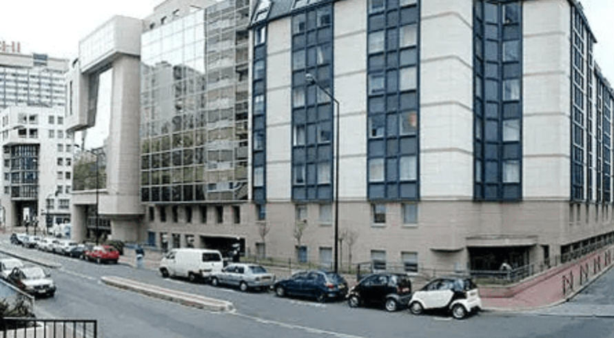 92 good district Levallois near 17th district Grande Arche