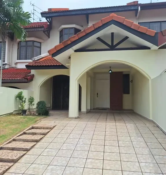 10 Springwood Ave