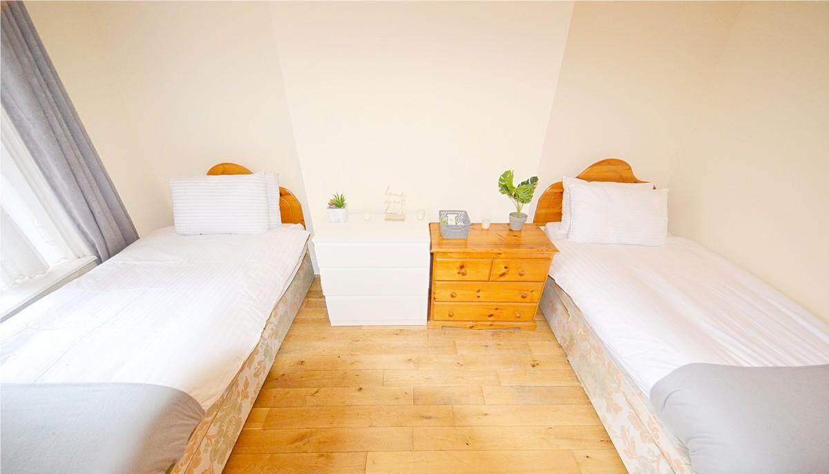 Male Twin Room Ensuite