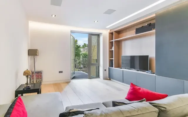 Duchess Walk, One Tower Bridge, London, SE1 2RY 0