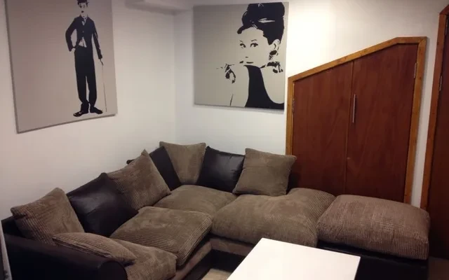 Shared Place·9B9B···102 Tiverton Road 2