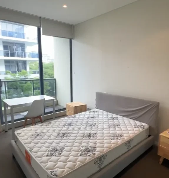 28 Danks St