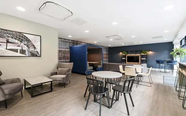 Knoll Court 1