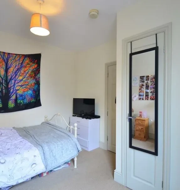 Entire Place·6B2B···18 Katie Road, Selly Oak