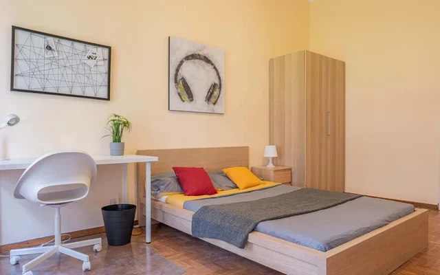 VIA LORENTEGGIO 31/4 <br> PRIVATE ROOM S1 1
