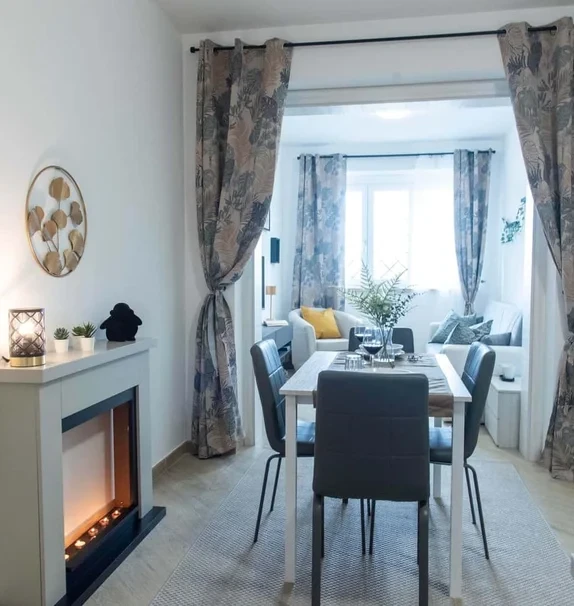 STUDIO APARTMENT (up to 4) with LIVING AREA, 15 min to DOWNTOWN #R15
