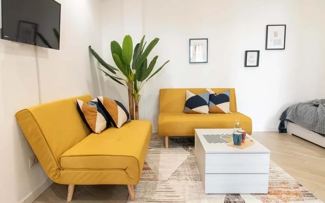 COZY APARTMENT (up to 4) with LIVING AREA, DOUBLE BEDROOM, lovely balcony, 15 min to ROME-DOWNTOWN #R10 3