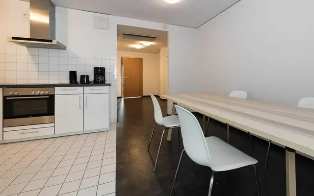 apartment near Weserstraße 4