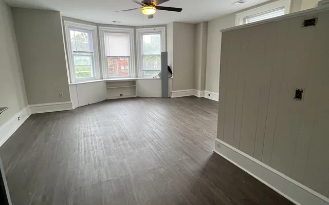 CA - 4045 Pine Street 4