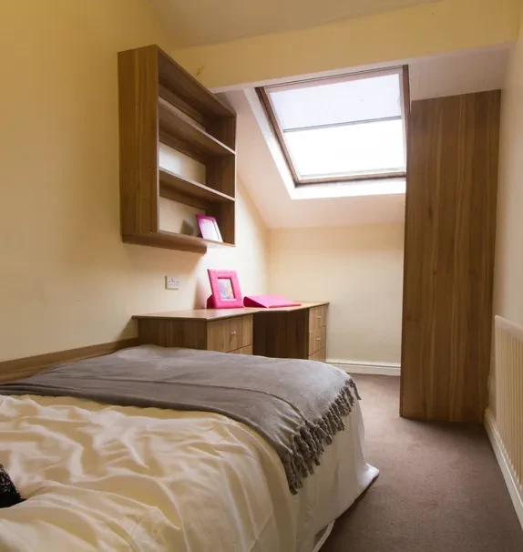 Flat 10, 223 Hyde Park Road