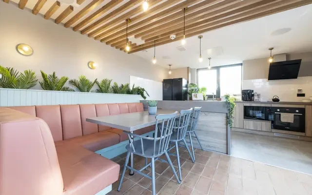 Hillside House 4