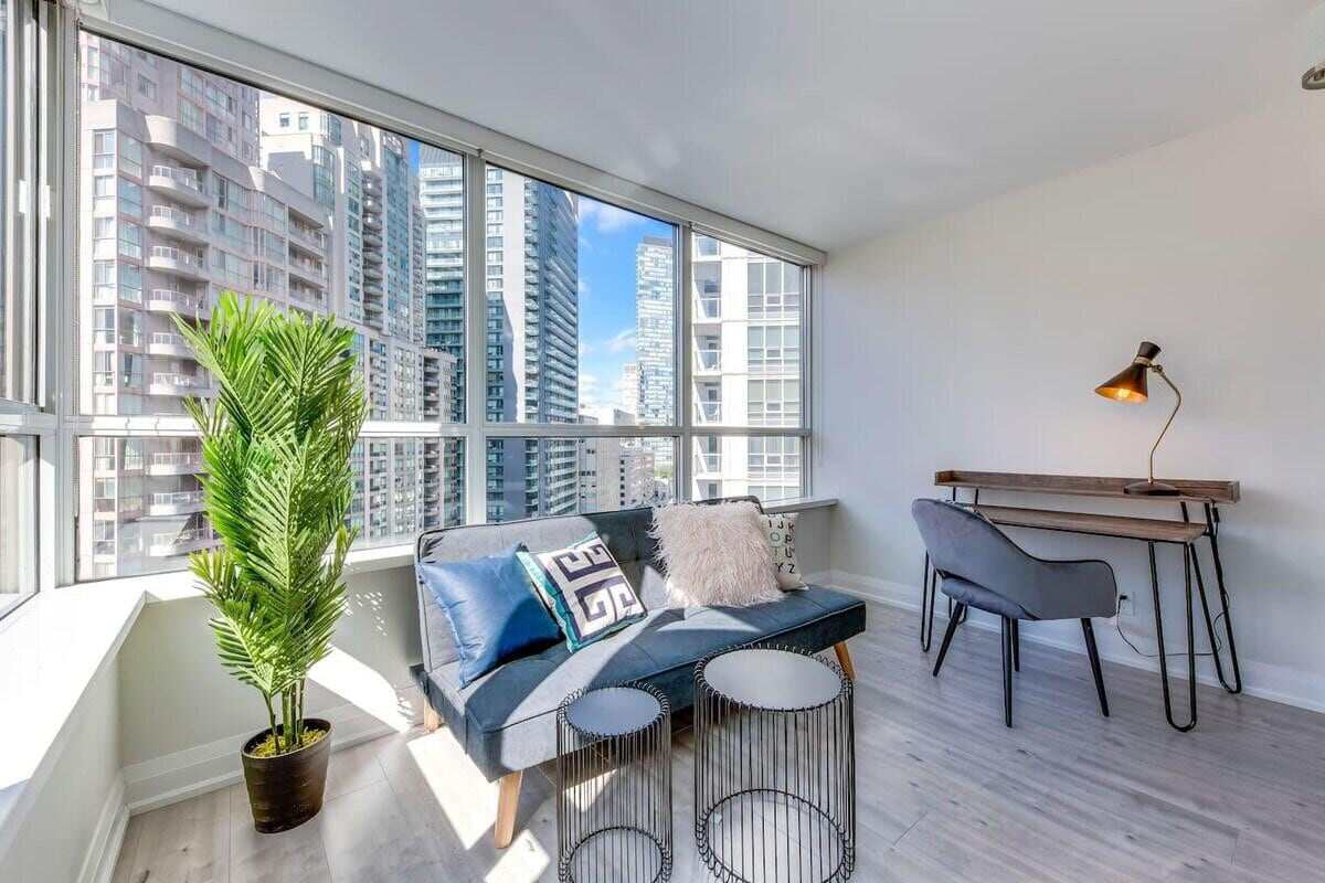 717 bay st 2