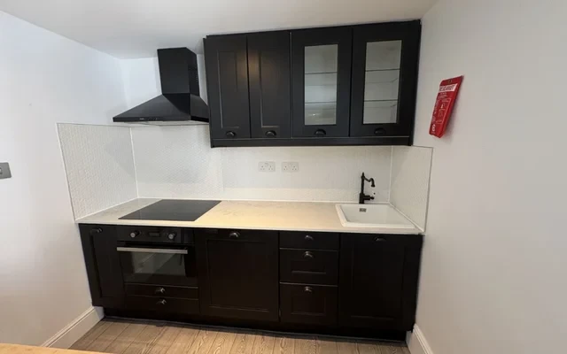 LH-193 Gloucester Place 2