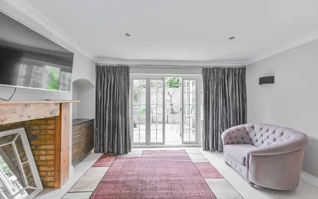 Ebury Bridge Road, Belgravia, SW1W 2