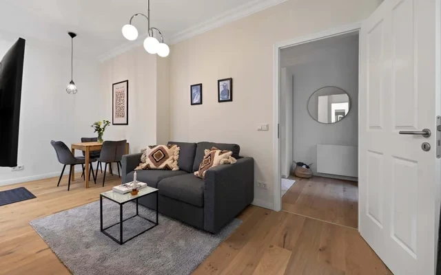 Freshly renovated 2 room flat in the Samariterkiez Friedrichshain 3