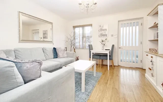 LH-Clarkes Drive 1